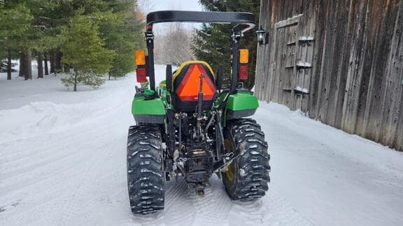 Image of John Deere 2032R equipment image 2