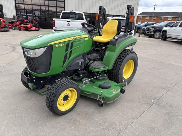 Image of John Deere 2032R equipment image 1