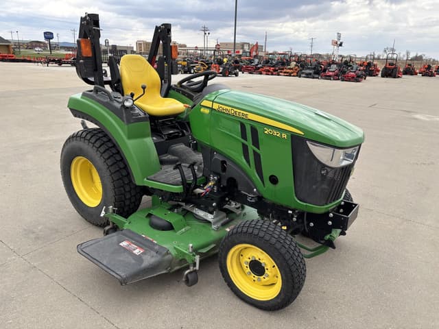 Image of John Deere 2032R equipment image 3