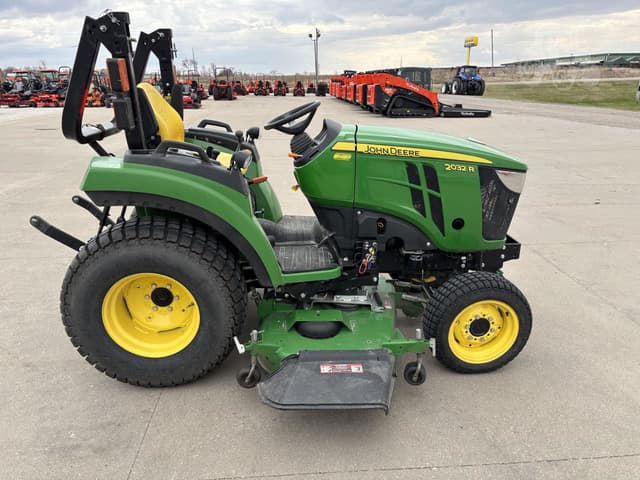 Image of John Deere 2032R equipment image 4
