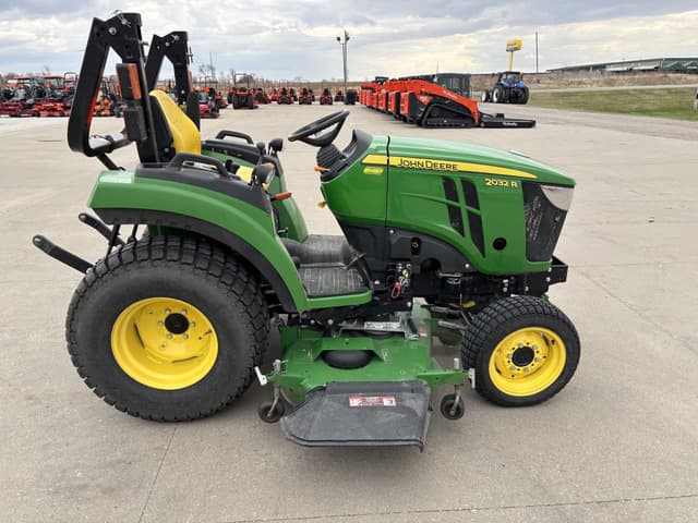 Image of John Deere 2032R equipment image 4
