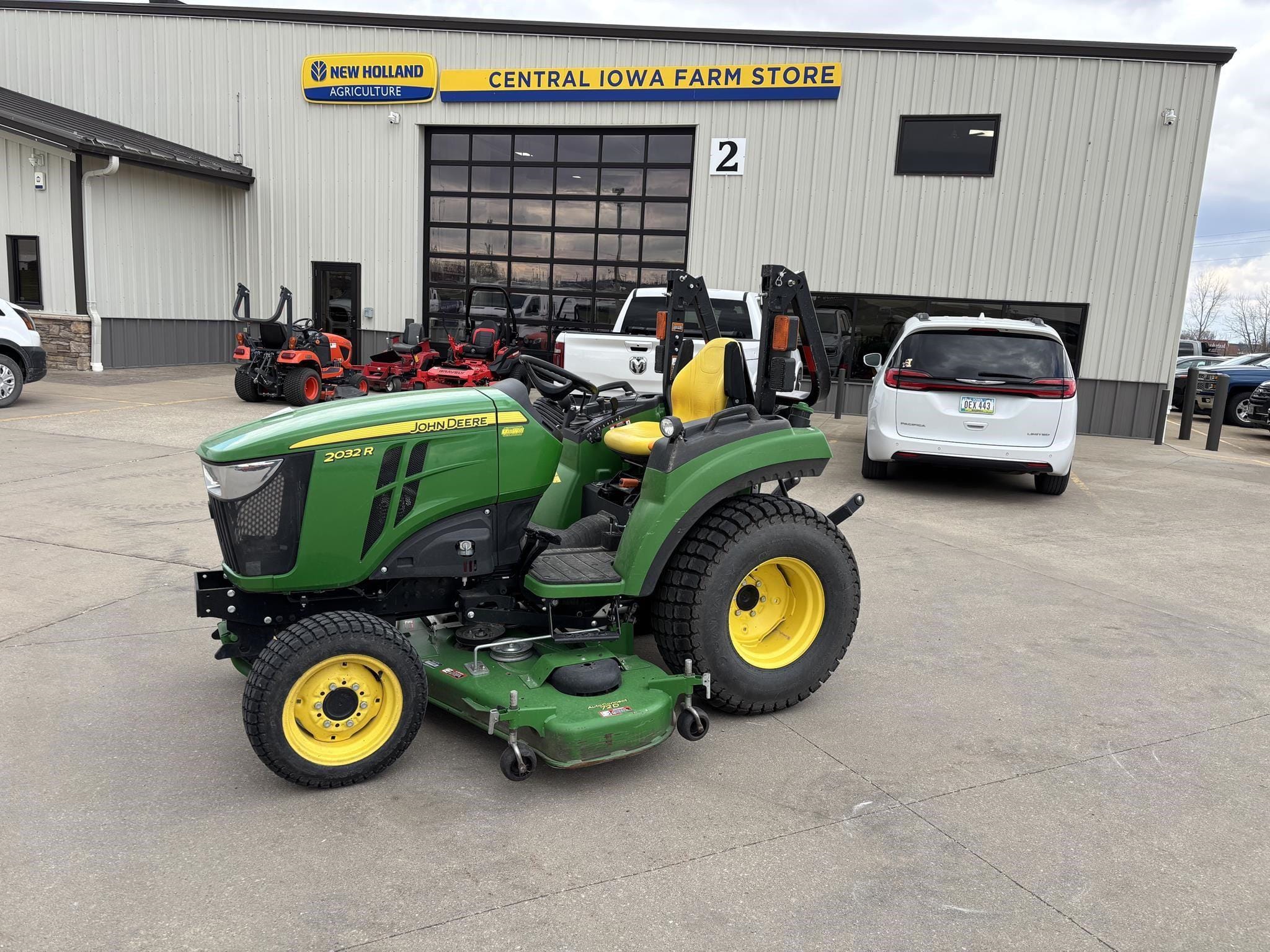 2018 John Deere 2032R Equipment Image0