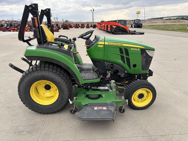Image of John Deere 2032R equipment image 4