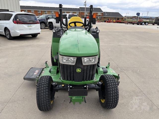 Image of John Deere 2032R equipment image 2