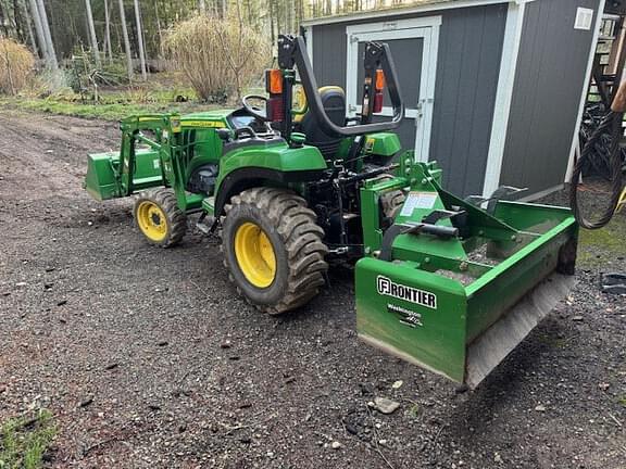 Image of John Deere 2032R equipment image 2