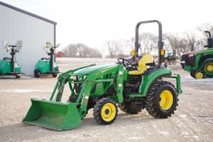 2018 John Deere 2032R Image