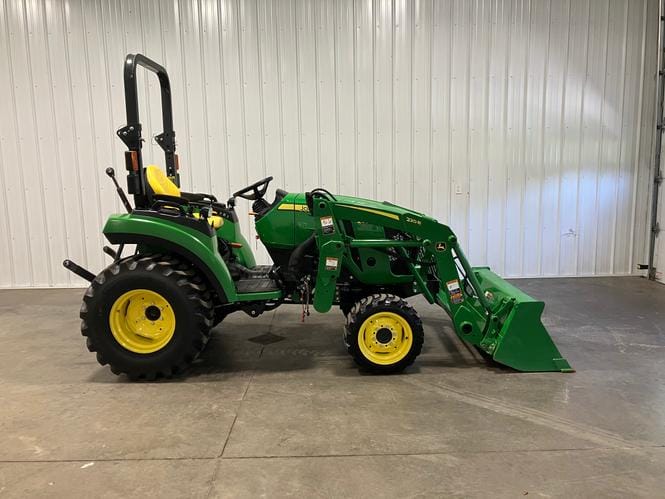 2018 John Deere 2032R Equipment Image0
