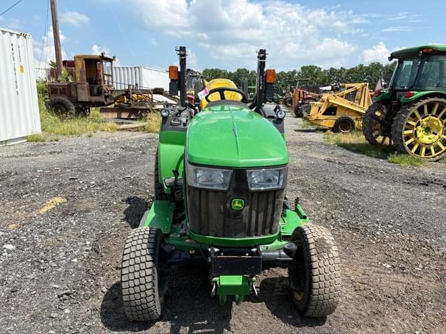 Image of John Deere 2032R equipment image 3