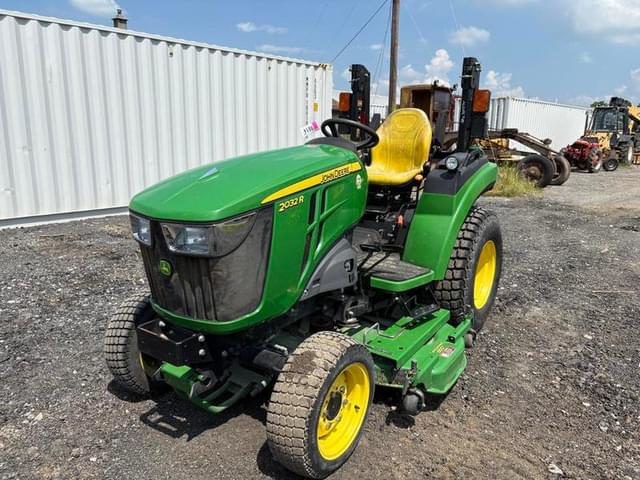Image of John Deere 2032R equipment image 2