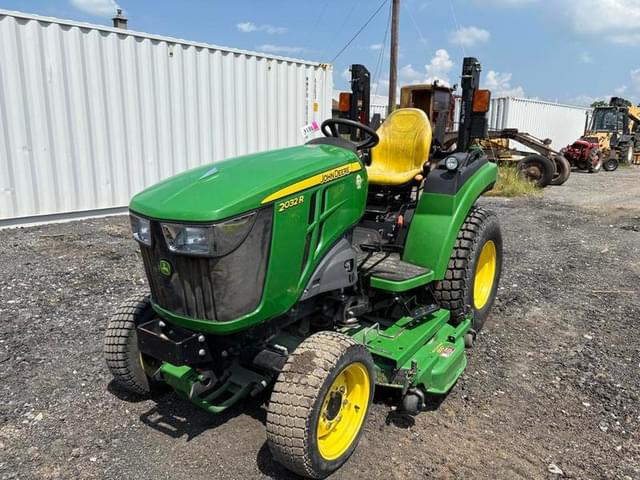 Image of John Deere 2032R equipment image 2