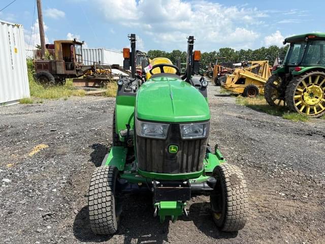 Image of John Deere 2032R equipment image 3
