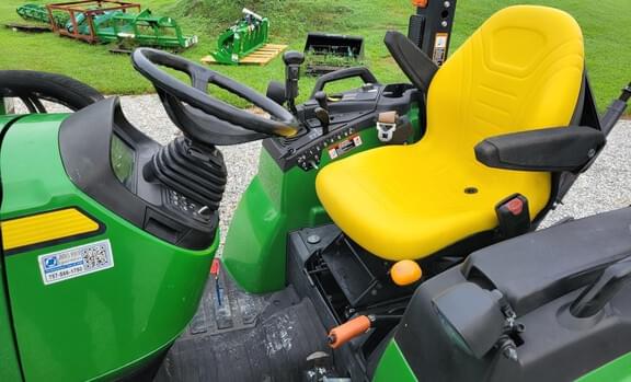 Image of John Deere 2032R equipment image 2