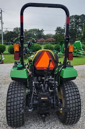 Image of John Deere 2032R equipment image 4