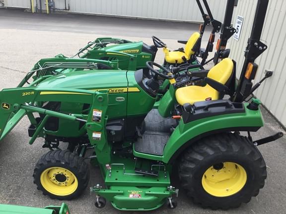 Image of John Deere 2032R equipment image 3