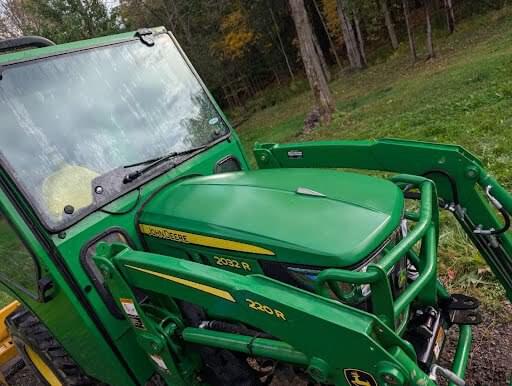Image of John Deere 2032R equipment image 1
