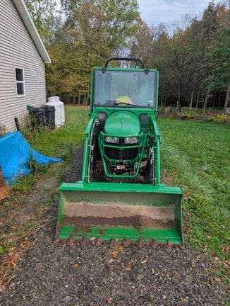 2018 John Deere 2032R Equipment Image0