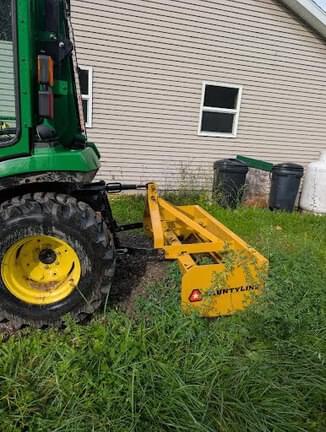 Image of John Deere 2032R equipment image 2