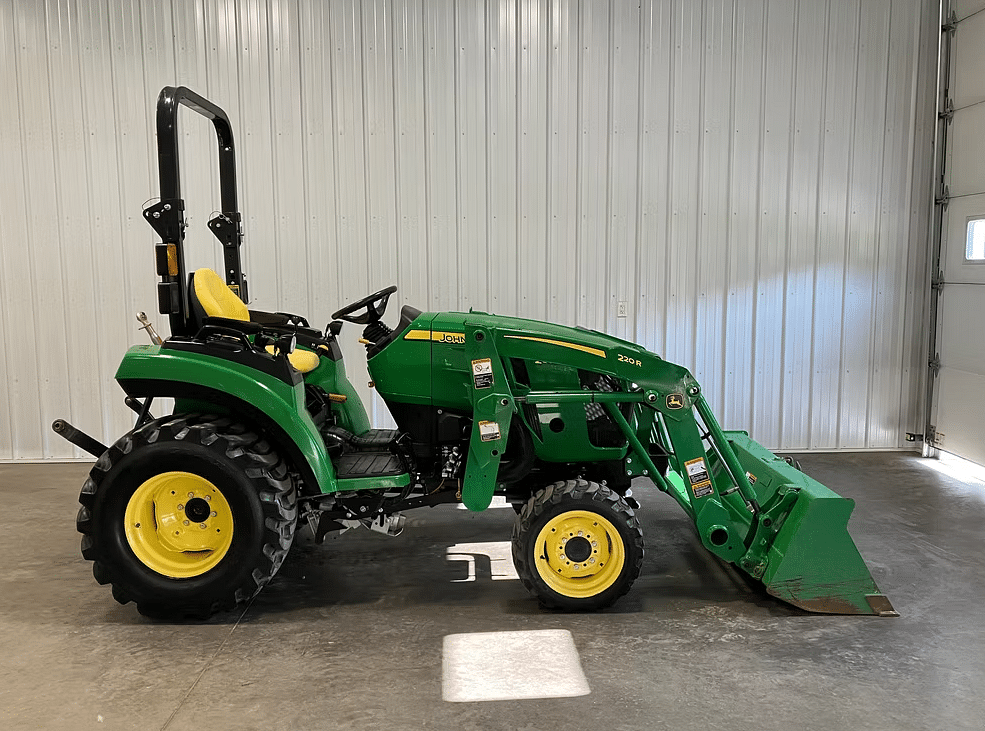 Image of John Deere 2032R Primary Image