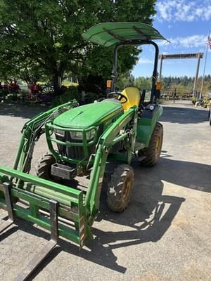 2018 John Deere 2032R Image