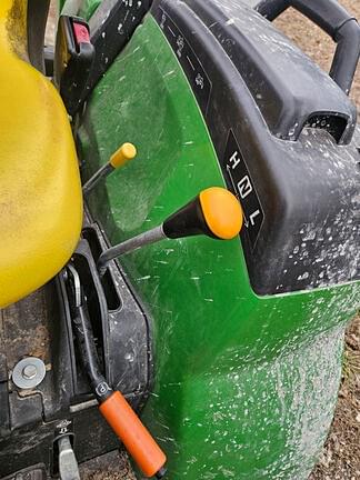 Image of John Deere 2032R equipment image 4