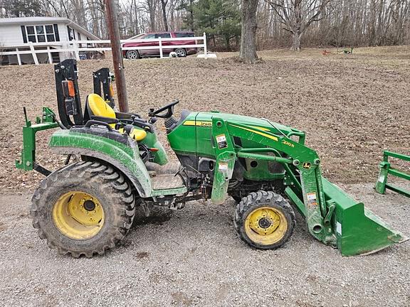 Image of John Deere 2032R equipment image 1