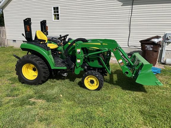 Image of John Deere 2032R equipment image 1