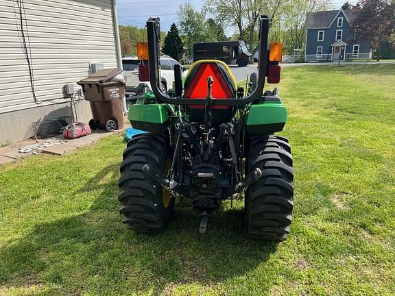 Image of John Deere 2032R equipment image 2