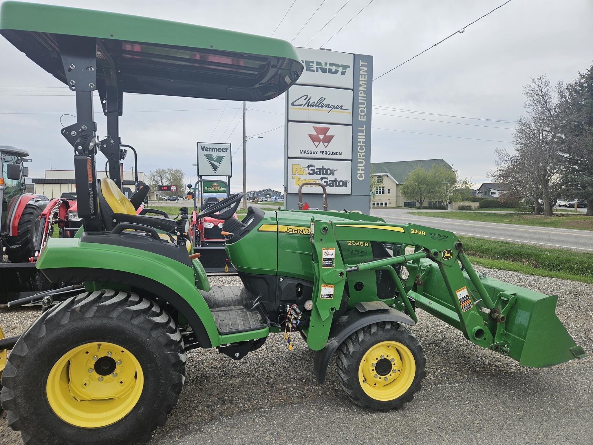2018 John Deere 2038R Equipment Image0