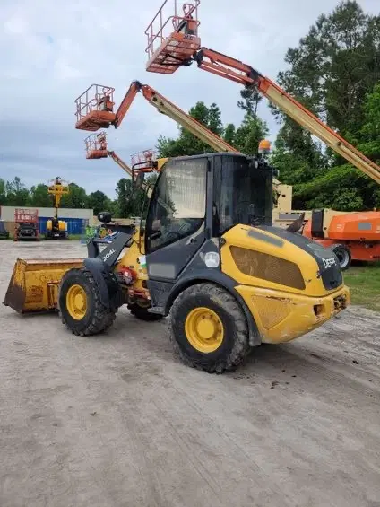 Image of John Deere 204L equipment image 3