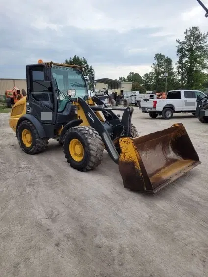 2018 John Deere 204L Equipment Image0