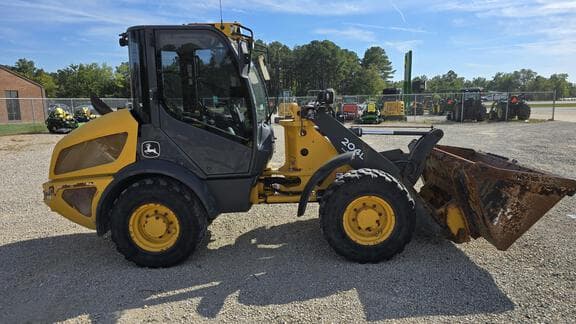 Image of John Deere 204L equipment image 4