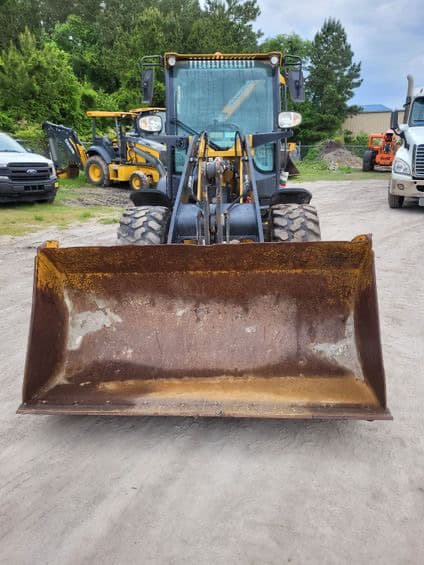 Image of John Deere 204L equipment image 4