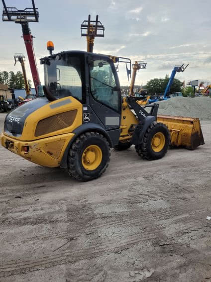 Image of John Deere 204L equipment image 2