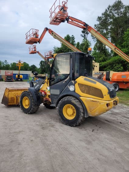 Image of John Deere 204L equipment image 3