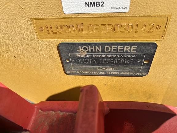 Image of John Deere 204L equipment image 2