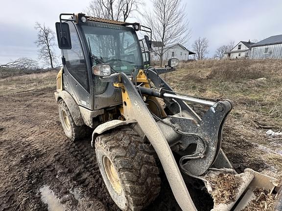 Image of John Deere 204L equipment image 1