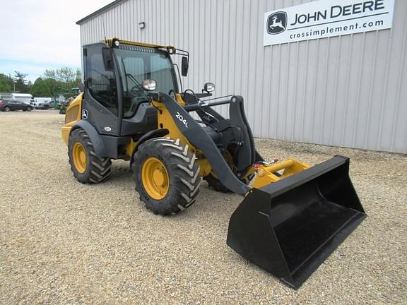 Image of John Deere 204L equipment image 4