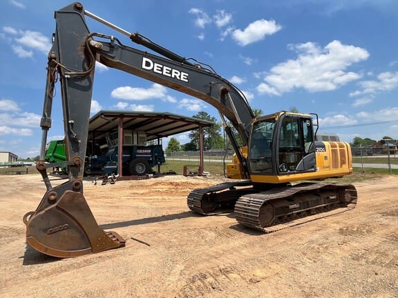 2018 John Deere 210G LC Equipment Image0