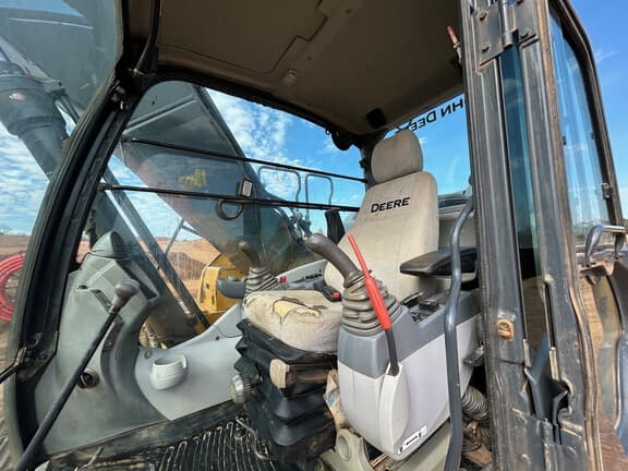 Image of John Deere 210G LC equipment image 4