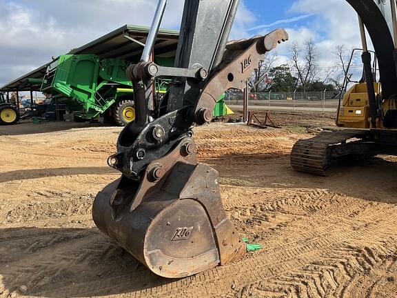 Image of John Deere 210G LC equipment image 4