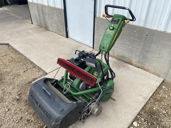 Image of John Deere 220EH equipment image 1