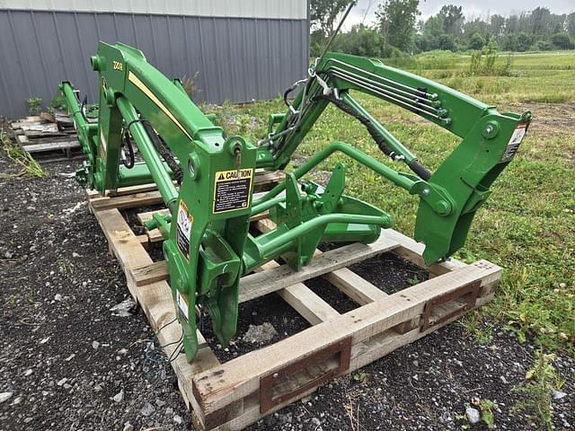 Image of John Deere 220R equipment image 4