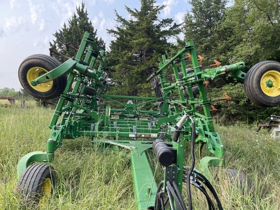 Image of John Deere 2230FH equipment image 4