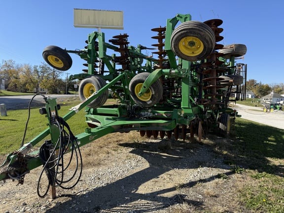 2018 John Deere 2330 Equipment Image0