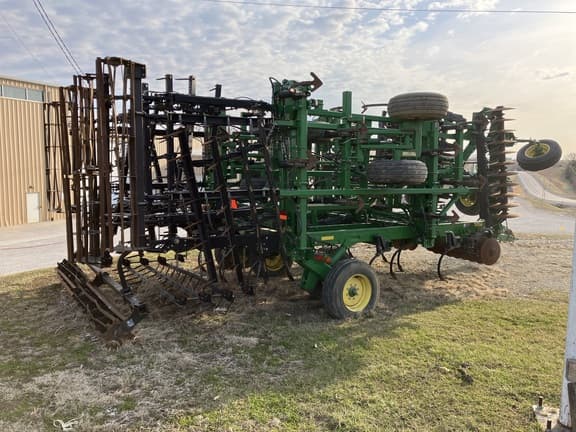 Image of John Deere 2330 equipment image 4
