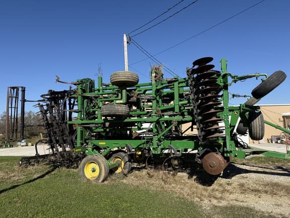 Image of John Deere 2330 equipment image 1