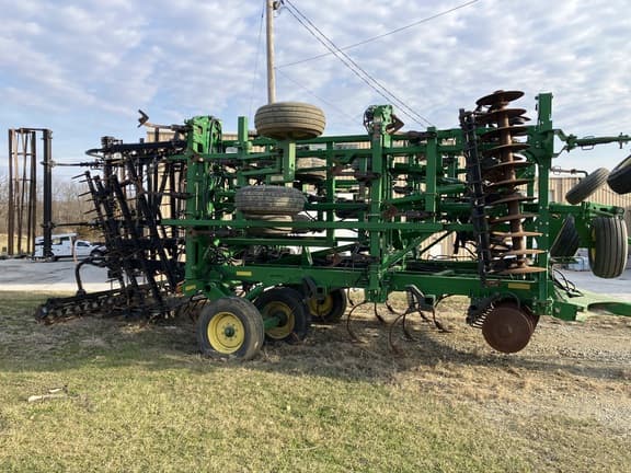 Image of John Deere 2330 equipment image 2