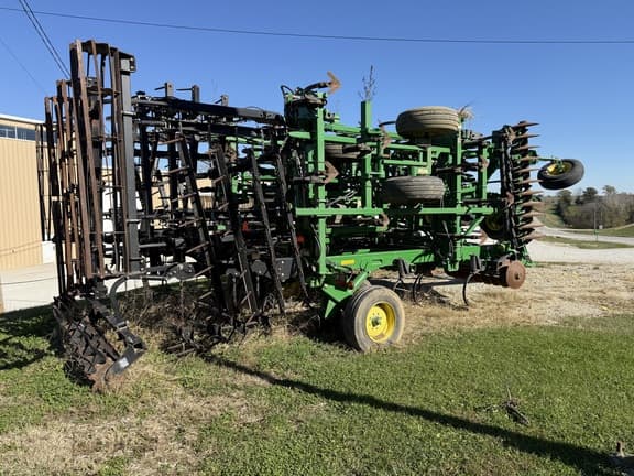 Image of John Deere 2330 equipment image 4