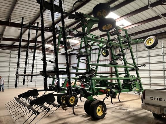 Image of John Deere 2410 equipment image 3