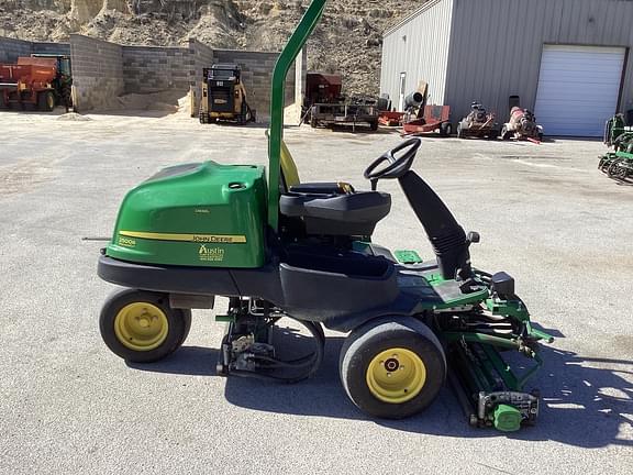 Image of John Deere 2500B equipment image 2